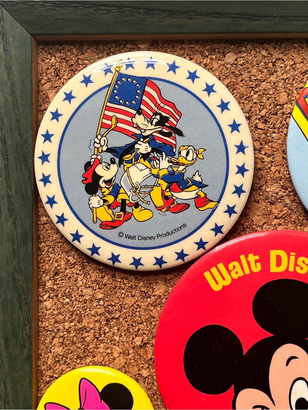Vintage Pinback Button Lot of 8 Walt Disney World Disneyland w Bulletin Board - Picture 4 of 16